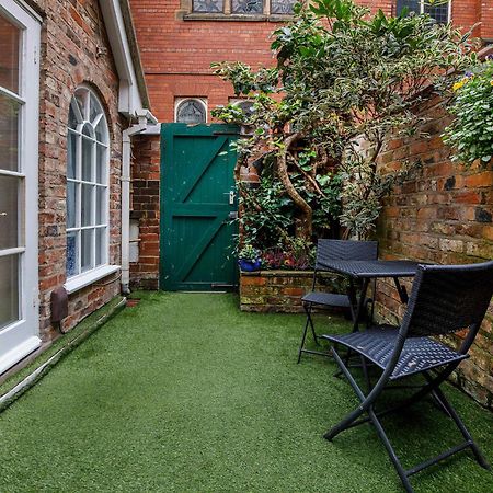 Villa Monk Bar Garden Hideaway York Esterno foto